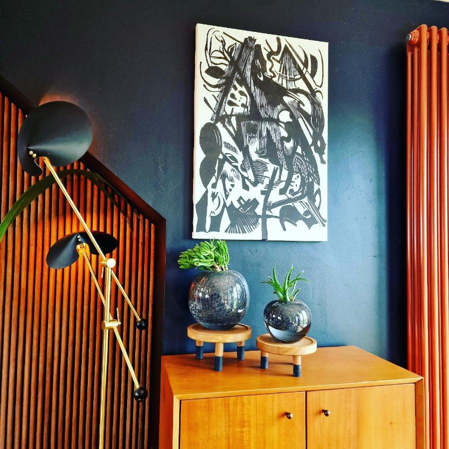 إيردري New Amazing The Black Wolf Suite The Grumpy Schnauzer B&B المظهر الخارجي الصورة
